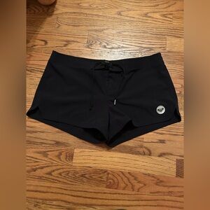 Roxy Women's Sz L Black To Dye For Boardshorts Perfect for Swimming and Surfing